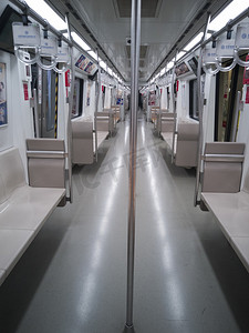 夏日清空朋友摄影照片_中国地铁高清座位图交通工具摄影图