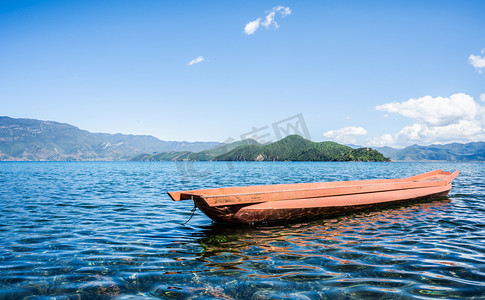 泸沽湖摄影照片_云南泸沽湖湖边景色摄影图