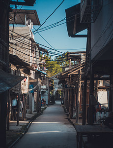 街道复古摄影照片_乡村老街古老房屋街道摄影图