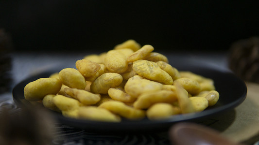 零食蚕豆摄影图