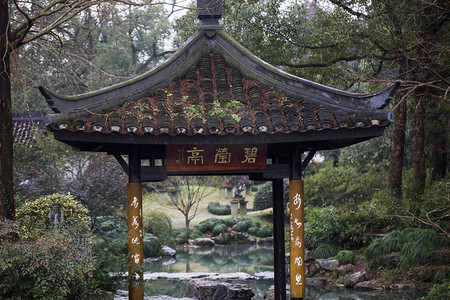 中式宣传摄影照片_杭州植物园风景碧莹亭建筑摄影图