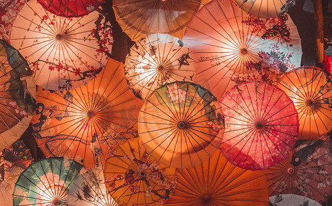 彩色绢伞装饰背景摄影图