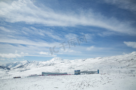 骑行青海湖摄影照片_景区雪和山摄影图