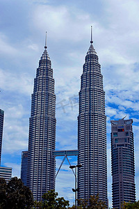 马来西亚双峰塔地标建筑摄影图