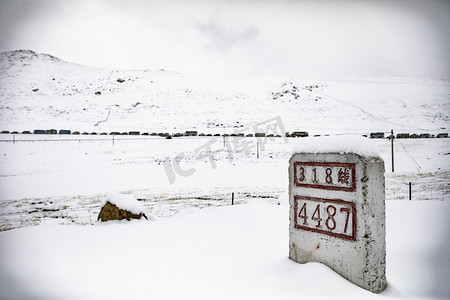 界碑摄影照片_西藏雪山公路摄影图