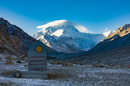 西藏景区摄影照片_珠穆朗玛峰景区景观摄影图