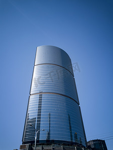 圆形柱形图对比摄影照片_城市圆形高楼大厦摄影图
