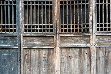 古风摄影照片_古风中国风木质门摄影图