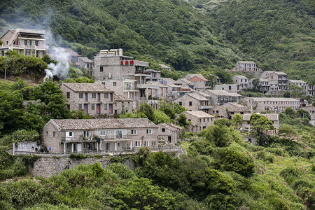 村镇摄影照片_山里村镇摄影图