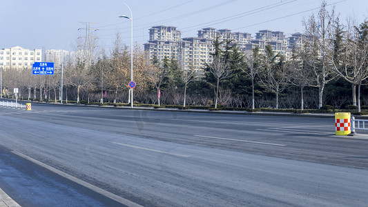 城市风景系列之空旷的马路摄影图