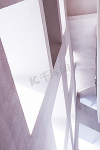 深圳大学白色建筑室内结构摄影图