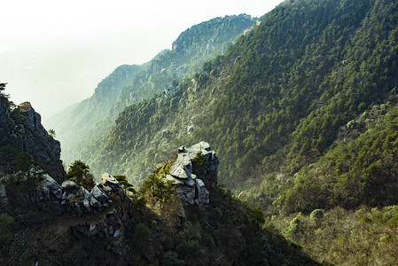 山峰山谷自然风景摄影图