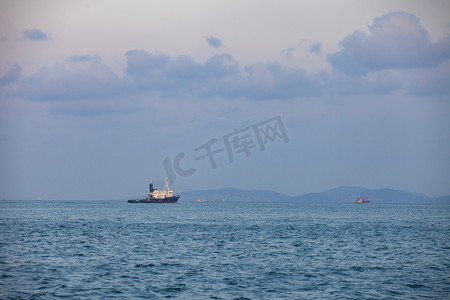 土耳其海上轮船摄影图