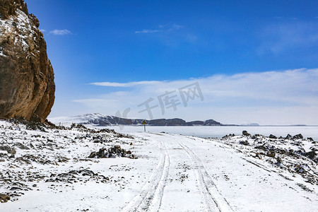 大地摄影照片_雪下山和大地摄影图