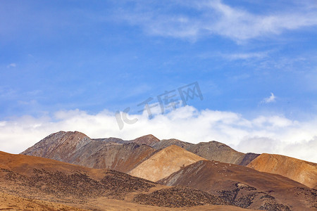 黄色山峰摄影图