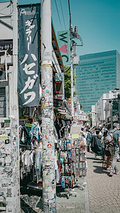 春节贴纸初一摄影照片_原宿街头摄影图