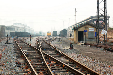 火车人流量摄影照片_南京火车道摄影图