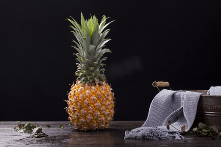  新鲜水果菠萝摄影图 