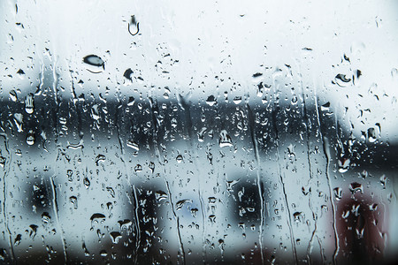 台风停课摄影照片_玻璃上的雨珠