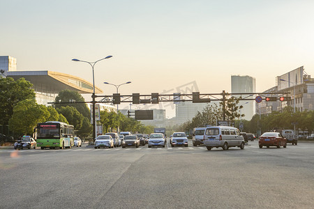 城市街道建筑摄影照片_广州城市街道交通摄影图