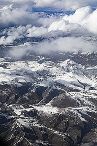 俯瞰大地山峰摄影图