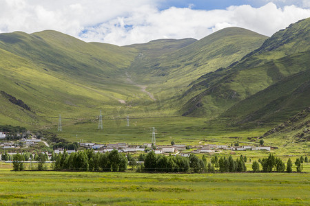 西藏草原摄影照片_西藏草原山脉摄影图