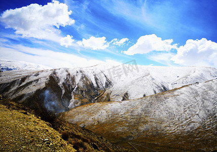 西藏白雪覆盖大山摄影图