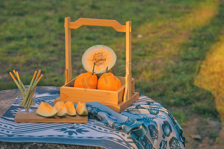 夏天摄影照片_食盒水果摄影图