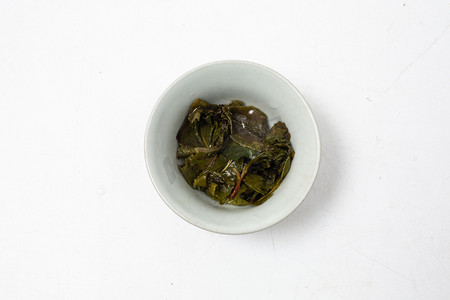 产品商图白色背景之野生铁观音绿茶茶叶摄影配图