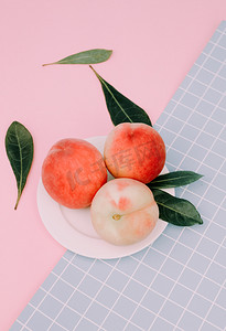 水蜜桃实物摄影照片_夏季水果水蜜桃摄影图