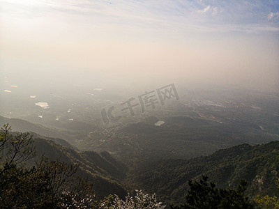 山川俯瞰摄影照片_山上俯瞰摄影图