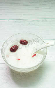 白米粥枸杞红枣摄影图