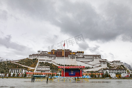 西藏布达拉宫风景摄影图