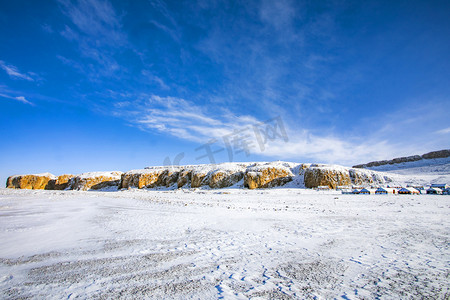 冬至摄影照片_蓝天下大地和雪摄影图