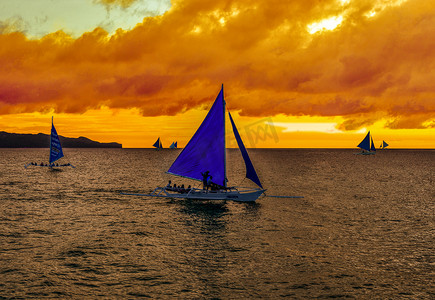 帆船摄影照片_长滩岛落日帆船摄影图