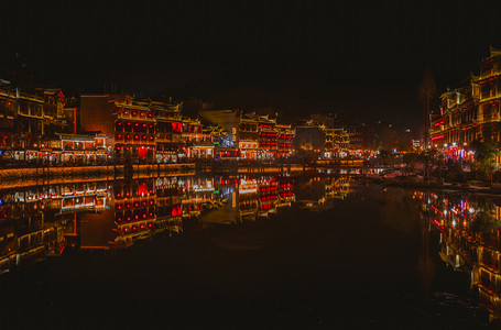 商丘古城摄影照片_凤凰古城夜景摄影图