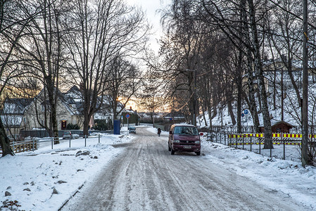 雪后小路树木摄影图