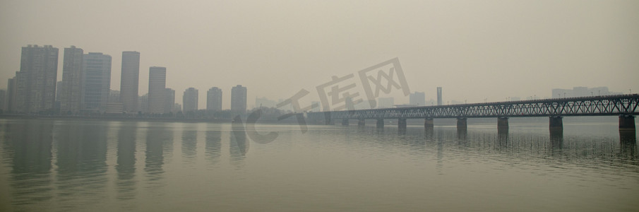 城市江摄影照片_城市江景大桥摄影图