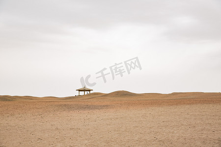 沙地摄影照片_戈壁沙漠风景摄影图