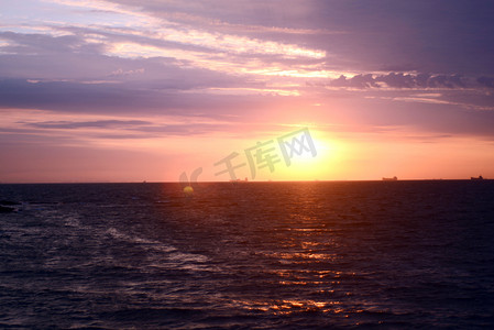海上日出风光摄影图