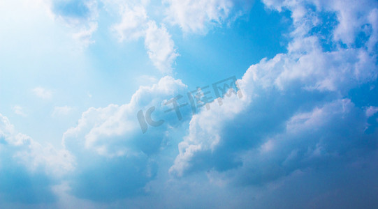 天空背景图摄影照片_蓝天白云自然风景摄影图