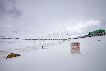 雪山风景摄影图