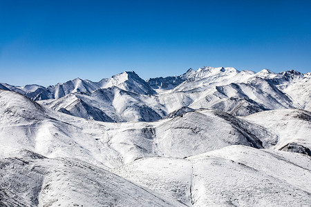 西藏摄影照片_西藏山峰山峦景观摄影图