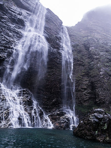 瀑布庐山三叠泉摄影图