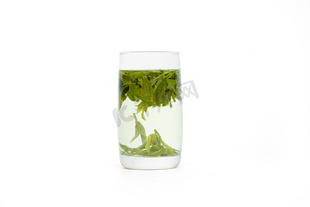 纯色高光摄影照片_产品图商图白色纯色背景之白茶绿茶茶叶摄影图配图