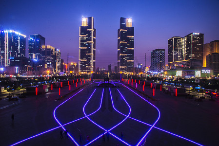 城市建筑摄影照片_郑州城市夜景的光绘摄影图