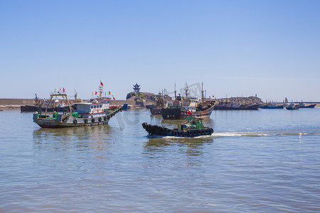 海边船摄影照片_台州海边风景摄影图