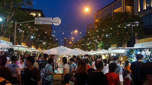 反电诈宣传摄影照片_城市生活夏日上海夜市摄影图