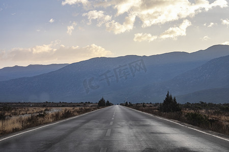 公路卡通侧面摄影照片_马路山脉摄影图