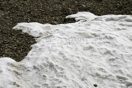 石子摄影照片_石子地上雪摄影图